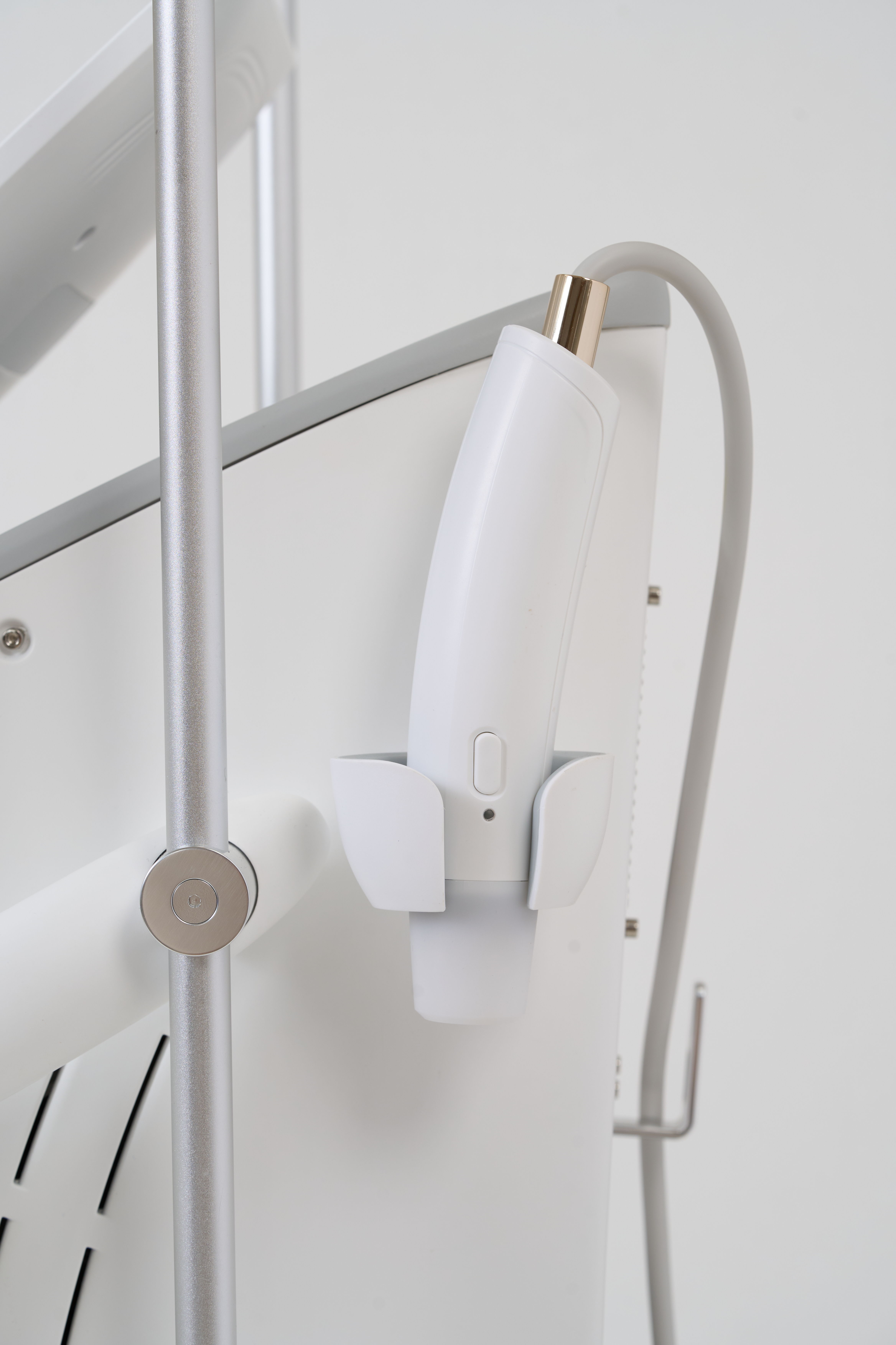 AI Tetra Freeze full diode laser system — professional studio product shot